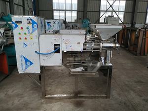 Petite machine à presser l'huile de tournesol d'olive, d'avocat, de noix et d'amande à vendre - Product Image 6