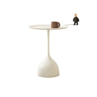 Table basse mobile miniature de style crème, table d'appoint de luxe avec fer forgé pour balcon, design créatif