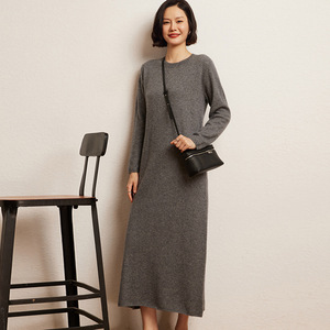 Abito Invernale in Cashmere Lavorato a Maglia, Elegante Vestito da Donna con Collo Tondo e Maniche Lunghe - Product Image 3