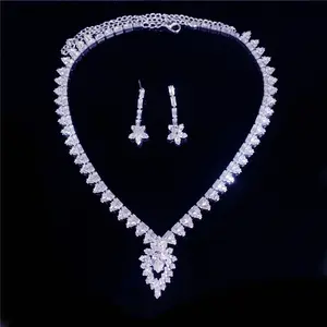 Far fetch Minimalist Crystal Spark ing Anhänger Flower Diamond Charms Zirkon Ohrringe Halskette Damen Indian Jewelry Set