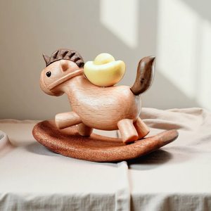 Ornement Cheval du Zodiaque en Bois de Hêtre, Cheval à Bascule Magnétique, Décoration de Bureau Feng Shui, Cadeau du Nouvel An Chinois - Product Image 1