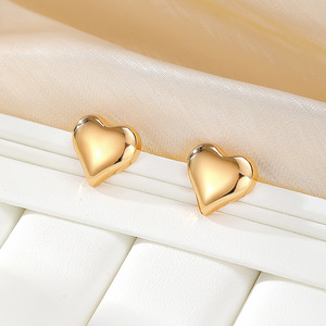 Boucles d'oreilles clous en forme de cœur Or Rose Or Argent Alliage de Zinc Bijoux de mode pour femmes Cadeau Nouveau style 2024 Élégant Asymétrique - Product Image 4