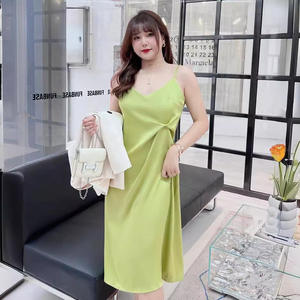 Vestido midi satinado con cuello en V y nudo Runqi N8014, cintura natural, asimétrico, transpirable, informal, para mujer, uso diario. - Product Image 5