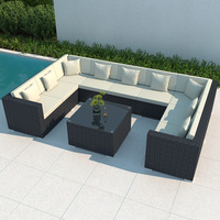 Canapé d'extérieur trois places pour salon, combinaison idéale pour cour, terrasse et balcon ; Chaises d'extérieur en rotin.
