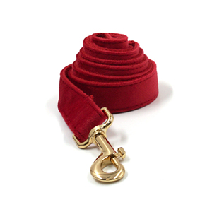 Vente en gros de chien en velours rouge avec logo privé personnalisé Collier de chien innovant avec laisse et noeud papillon porte-sac à crottes - Product Image 4