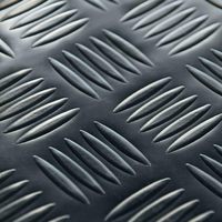 Bycosine Rutschfeste Schwarze Gummimatte mit Runden Noppen 3-8mm Dicke Isolierend Wasserdicht Verschleißfest und Stoßdämpfend