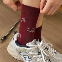 Vente en gros de chaussettes pour filles, style automne-hiver, mignonnes, mi-mollet, polyvalentes, chaussettes sans os
