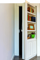 Porte battante dissimulée en bois massif avec étagère intégrée, porte secrète, porte Murphy à ouverture manuelle, décoration intérieure, surface finie