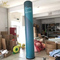Piliers gonflables décoratifs en forme de cœur pour événements. Colonnes gonflables décoratives pour exposition