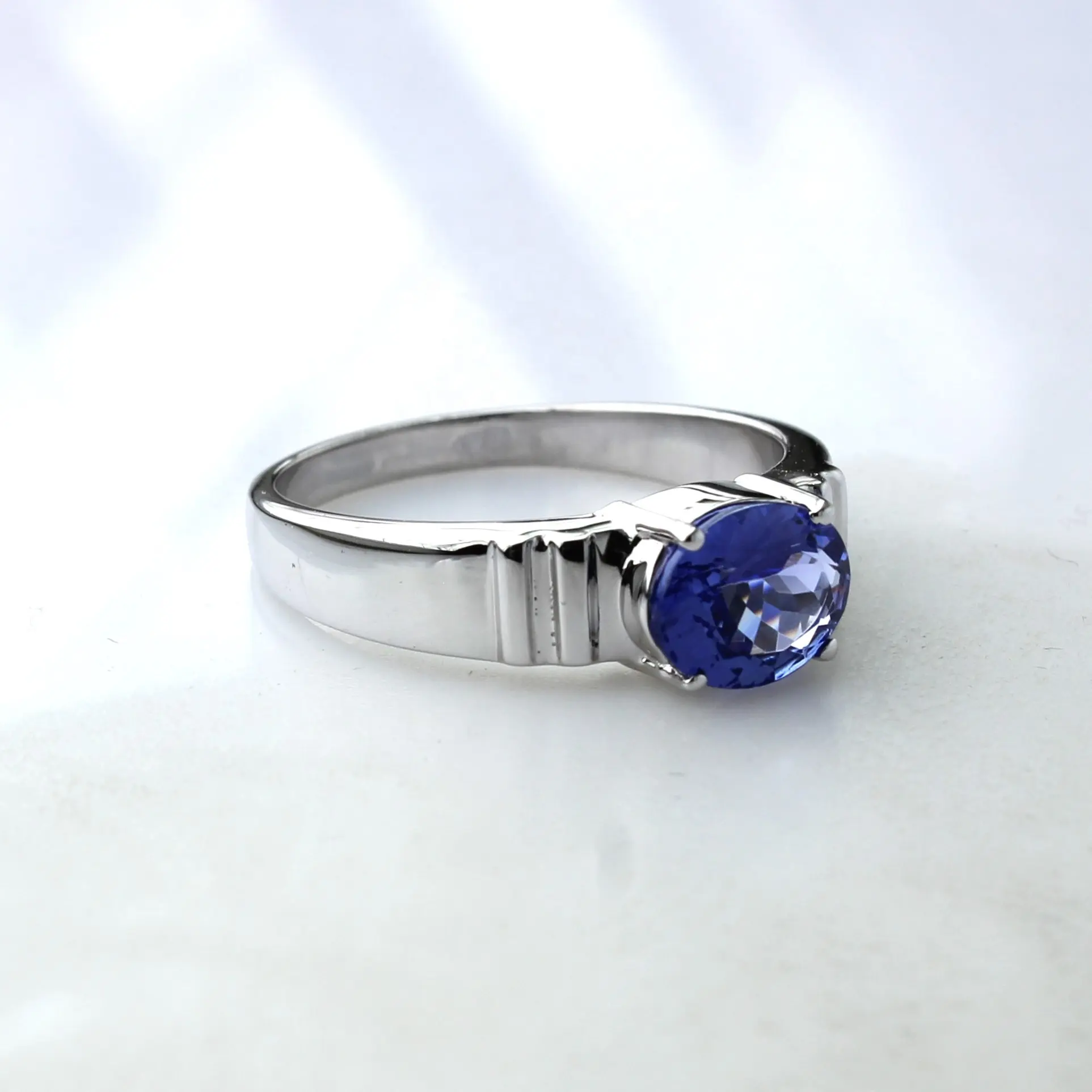 Bague en argent avec pierres précieuses pour hommes classiques Bijoux en argent sterling S925 Bague en argent tanzanite zircone pour hommes