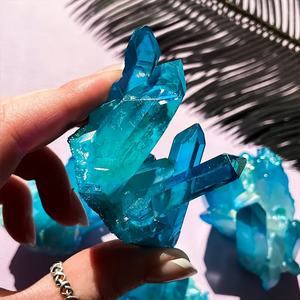 Vente en gros, très demandé, haute qualité, écologique, amas de cristaux bleus arc-en-ciel teints, forme irrégulière, pour la méditation et la décoration intérieure - Product Image 6