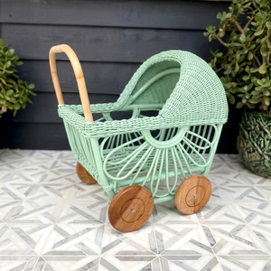Cuna Moderna de Mimbre Verde, Carrito de Juguete para Niños, Carrito para Muñecas con Ruedas, Cuna Ecológica para Bebés y Niños Pequeños - Product Image 1