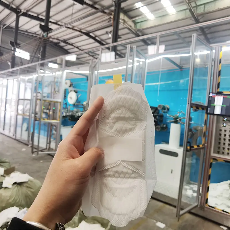 Mini máquina de absorventes menstruais para mulheres, tecnologia japonesa, máquina de absorventes higiênicos servo completo personalizada, 180 mm
