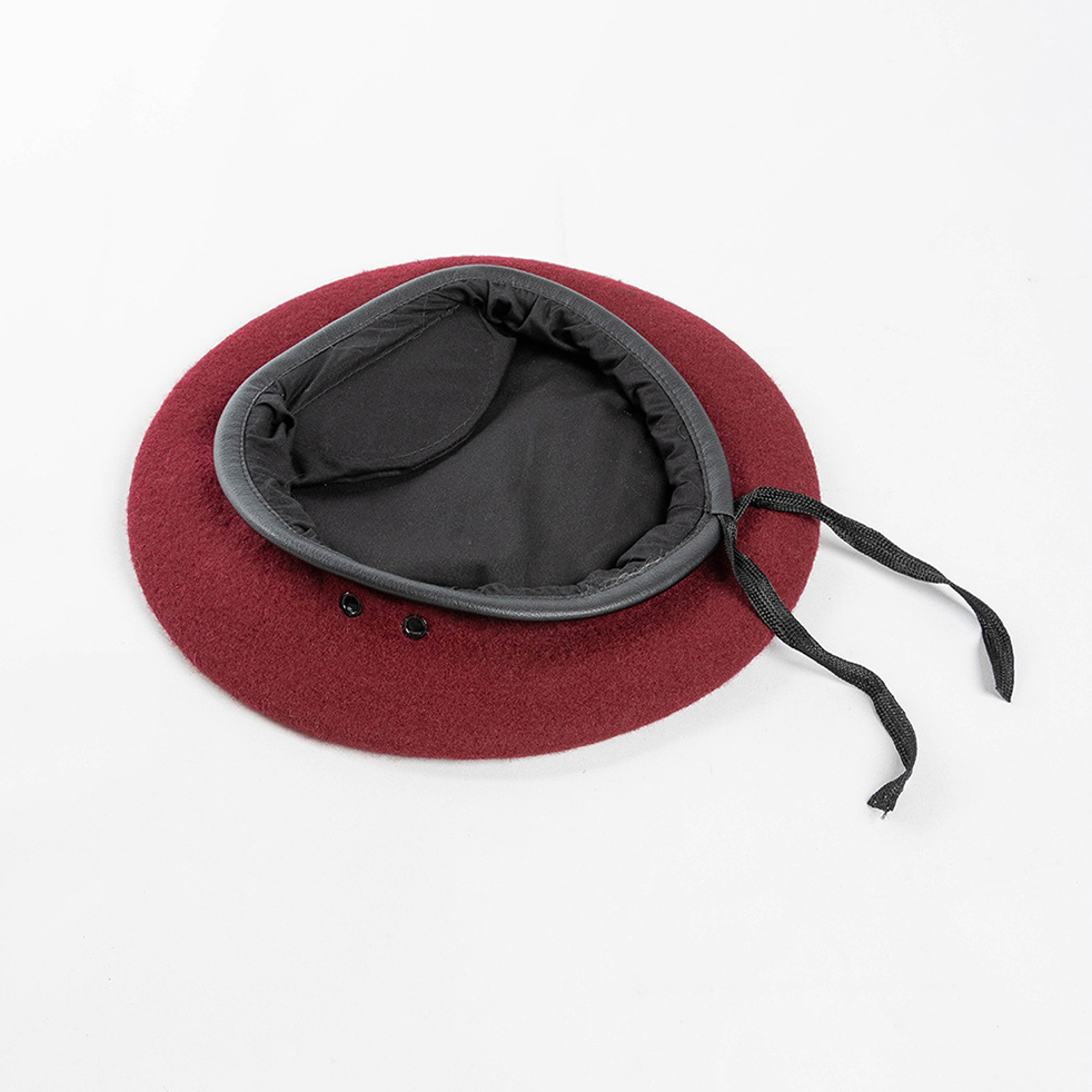 Bordure en cuir rouge vin