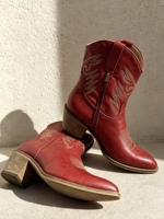 Bottes mi-mollet western pour femme, à bout pointu, à talon bloc empilé, brodées, rouges, pour l'automne, les soirées et le style country, OEM ODM