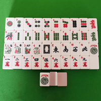 Vente en gros de jeux de mahjong américains personnalisés avec logo, comprenant un mélangeur, un sac à fermeture éclair, un étui pour les règles, un coffret cadeau et des accessoires