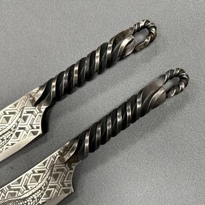 Couperet à motif de gravure à l'acide avec poignée torsadée Couteau à haute teneur en carbone forgé à la main pour la cuisine Couteau de boucher monobloc Full Tang - Product Image 4