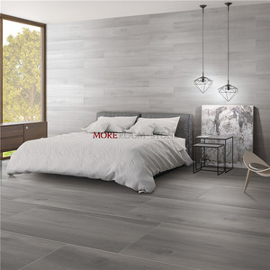 Carreaux de porcelaine antidérapants aspect bois <span class=keywords><strong>rustique</strong></span> pour sol et mur de salle de bain, avec accents en brique réfractaire - Product Image 2