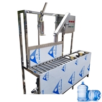 Machine de remplissage d'eau compacte semi-automatique de 5 gallons 100BPH 18L 20L ligne de production de liquide de convoyeur de capsulage de remplissage de rinçage