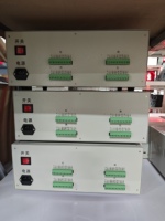 Contrôleur de signalisation routière LED 22 voies spécial en matériau PC, alimenté par énergie solaire et secteur, pour les panneaux de signalisation de circulation