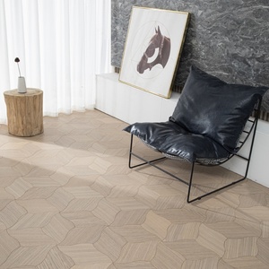 ชุดพื้นไม้โอ๊คลายก้างปลาแบบพรีเมียม - ลายใบไม้เล็ก สีธรรมชาติ พื้นผิวขัดแบบลวด เหมาะสำหรับห้องนั่งเล่นและร้านค้า - Product Image 1