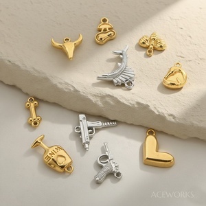 Talismans pour enfants occidentaux |   Pendentifs en acier inoxydable plaqué or 18 carats PVD pour la fabrication de bijoux |   Imperméable Hypoallergénique - Product Image 1