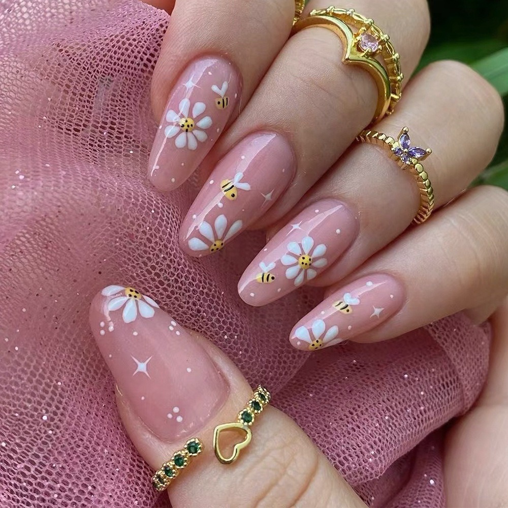 Summer Short Nails with Bee & Floral Touches