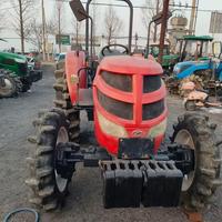 Tracteur à roues d'occasion Yanmar YT704 70 CV Moteur diesel 4 cylindres Boîte de vitesses 4x4 TDF 540/1000 tr/min PTO 500-1500 heures Rouge Noir 80% Neuf