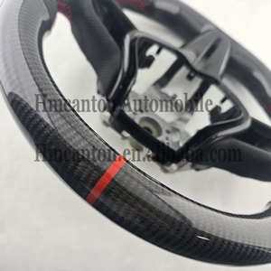 Volant en cuir perforé en fibre de carbone avec marqueur supérieur rouge et surpiqûres rouges pour Infiniti Q50, fabricant professionnel - Product Image 2
