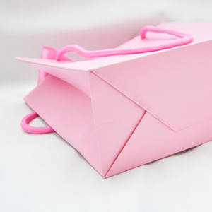 Emballage en carton personnalisé pour boutique, marque, mat, pas cher, sac cadeau en papier rose avec nœud papillon pour les petites entreprises - Product Image 5