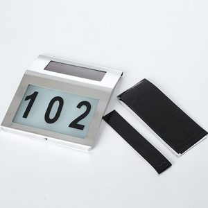 Luz de señal de dirección con energía solar LED a prueba de agua, lámpara solar para exteriores para puerta de hotel de <span class=keywords><strong>casa</strong></span> - Product Image 4
