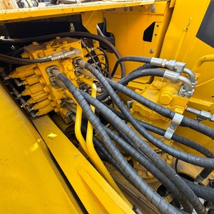 Excavatrice sur chenilles Komatsu PC220 d'occasion (90% neuve) de haute qualité pour travaux lourds à vendre - Product Image 6