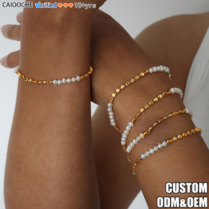 CAIOOCHE Pulsera Sencilla y Elegante <span class=keywords><strong>con</strong></span> Material de Cobre Brillante y Perlas de Agua Dulce, Cadena de Mano <span class=keywords><strong>para</strong></span> Mujer, Venta al por Mayor de Fábrica - Product Image 1