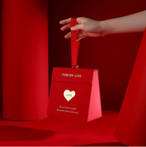 Confezione Regalo di Lusso per <span class=keywords><strong>San</strong></span> <span class=keywords><strong>Valentino</strong></span>, Design Triangolare Unico e Romantico, Nuovo Stock, Cartone UV per Orologi e Gioielli - Product Image 1