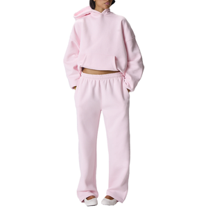 Ensemble de survêtement personnalisé pour femme avec logo, en mélange de coton brossé, comprenant un sweat à capuche court et un pantalon de survêtement ample taille haute, assorti - Product Image 2