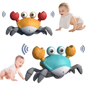Venta caliente bebé interactivo atrapar fugitivo bebé gateando automáticamente evitar lindo eléctrico caminar cangrejo de juguete de inducción
