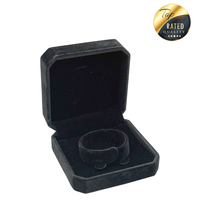 Boîte à bijoux de luxe personnalisée avec logo noir et matériau en velours estampé or pour emballage de colliers et de bagues