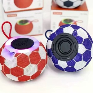 YN-1508 Enceinte portable de bureau RGB en forme de ballon de football, cadeau créatif, avec subwoofer extérieur et son surround 360° 5W - Product Image 4