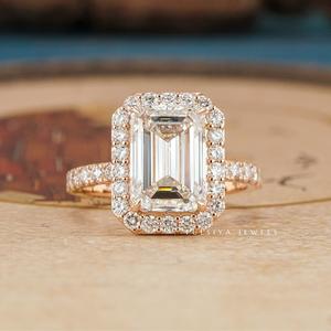 แหวนเพชรเครื่องประดับชั้นสูง ผสานการออกแบบเหนือกาลเวลาและความงามทันสมัยด้วยเพชรคุณภาพสูงที่คัดสรรมาอย่างพิถีพิถัน - Product Image 1