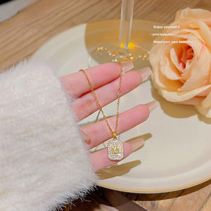 Collana con Ciondolo a Forma di <span class=keywords><strong>Lettera</strong></span> <span class=keywords><strong>M</strong></span>, Design Semplice e alla Moda 2026, Catena per Clavicola Versatile, Ornamento Raffinato in Acciaio al Titanio per Donne - Product Image 3