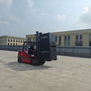 Настраиваемый электрический вилочный погрузчик HZHI CPD с литий-ионной батареей, цельнолитыми шинами, двухступенчатой мачтой, для различных типов местности, с различными насадками для вил. - Product Image 4