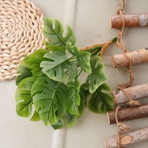 Plante artificielle CallaFloral Monstera Deliciosa 28cm en tissu huilé, décoration de mariage, verdure - Product Image 2