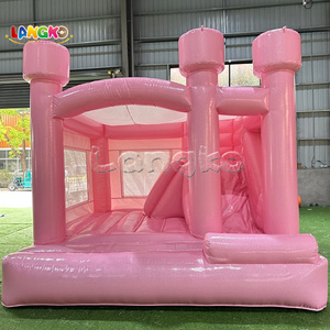 Château gonflable rose brillant avec toboggan pour enfants, idéal pour les fêtes d'anniversaire des filles dans le jardin - Product Image 2
