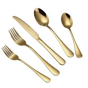 Ensemble de couverts de luxe pour mariage, vaisselle décorative en métal couleur or, pour événements, style personnalisable. - Product Image 1