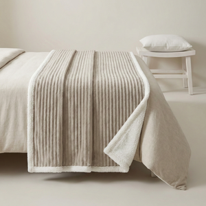 Couverture en gros directement de l'usine chinoise |   Velours côtelé en flanelle avec envers en polaire Shu |   Jeté de lit d'hôtel doux à prix de gros abordable - Product Image 1