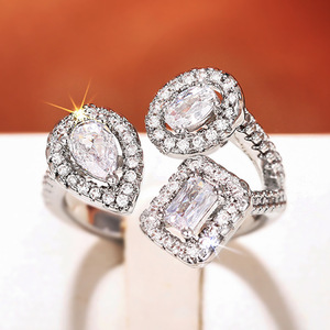 Anello Geometrico Regolabile a Goccia Quadrata per Donne, Elegante Gioiello da Dito alla Moda - Product Image 1