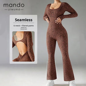 بدلة رياضية نسائية من النايلون عالية المرونة بنمط التاي داي وطبعة الفهد من مصنع تشجيانغ - Product Image 1