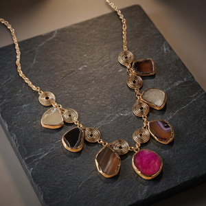 Collar bohemio multicolor para mujer con diseño de joyería artesanal, accesorio de moda moderno para fiestas. - Product Image 3