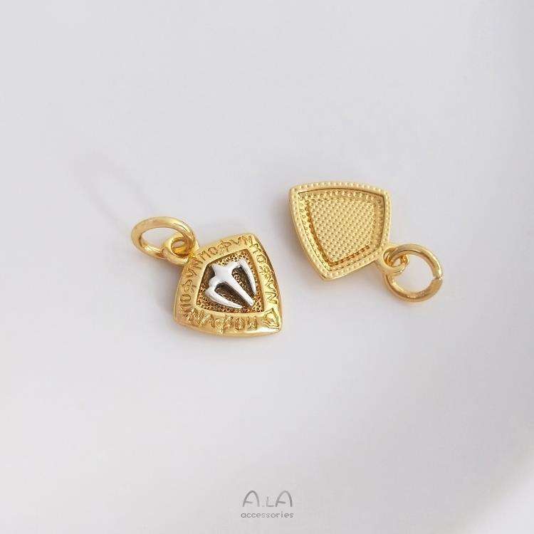 หนึ่งจี้สองสีตรีศูล