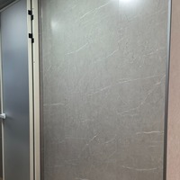 Panneau mural SPC durable, feuille SPC effet marbre, isolation thermique, imperméable, ignifuge, idéal pour les intérieurs modernes